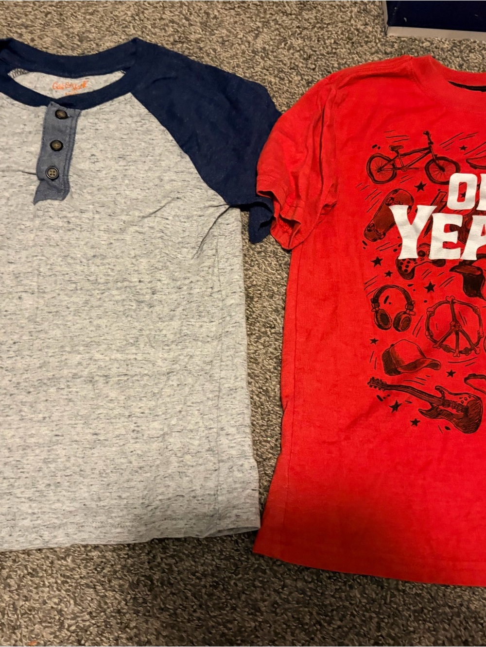 Boy Bundle Of 2 T Shirts Graphic Tops Short Sleeve Henley Red Gray Sz 6/7